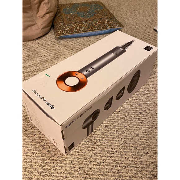 [Sold] Dyson Supersonic Hair Dryer Gold Gifit Edition - Picture 12 of 12